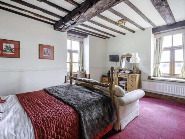 9 bed house for sale