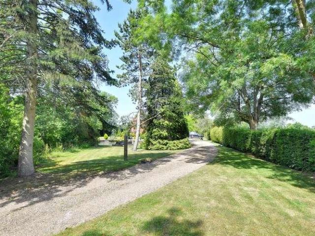 9 bed house for sale