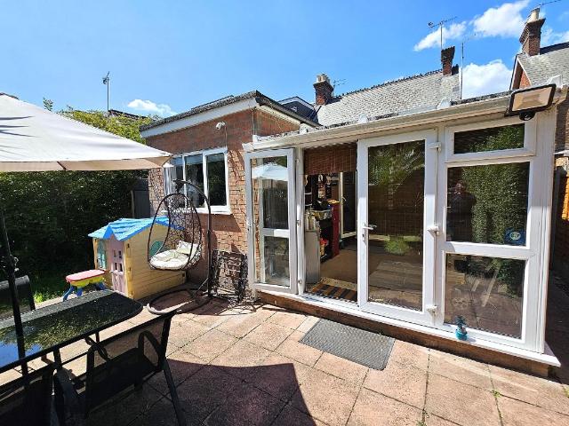 9 bed house for sale