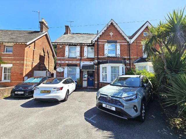 9 bed house for sale