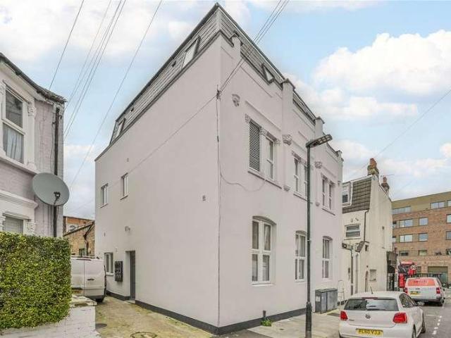 9 bed house for sale