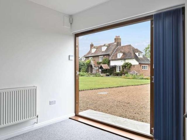 9 bed house for sale