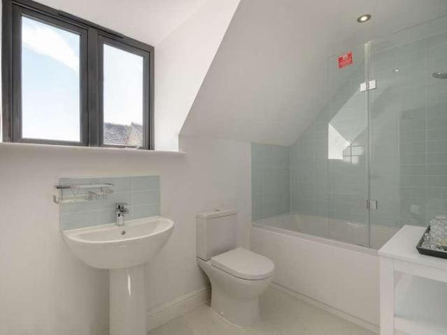 9 bed house for sale