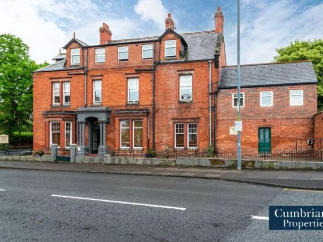 9 bed house for sale