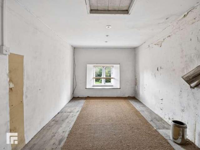 9 bed house for sale