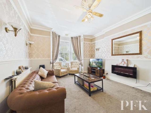 9 bed house for sale