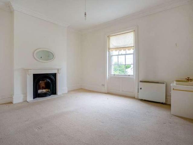 9 bed house for sale