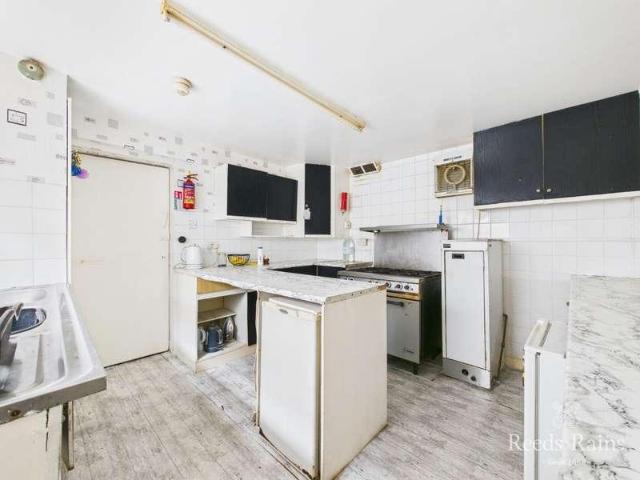 9 bed house for sale