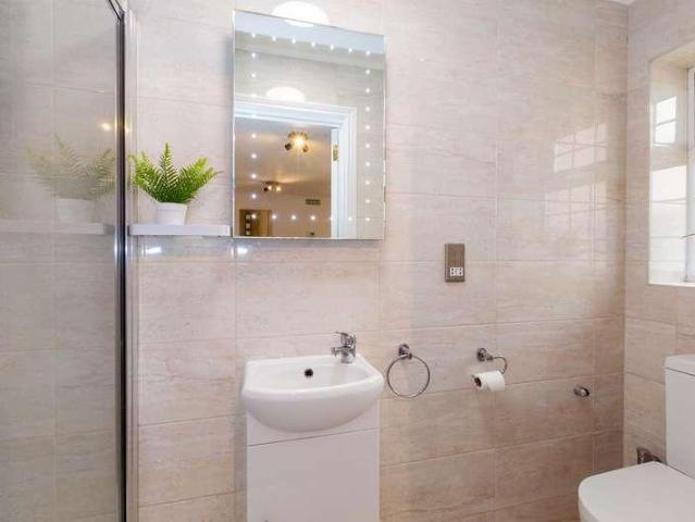 9 bed house for sale