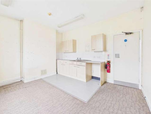 9 bed house for sale