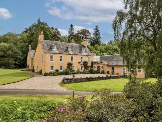9 bedroom country house for sale