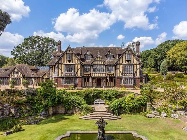 9 bedroom country house for sale