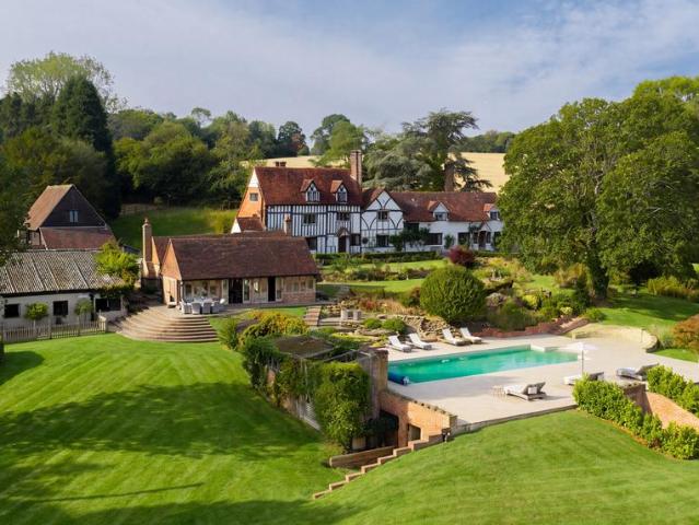 9 bedroom country house for sale