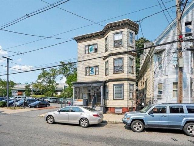 9 bedroom, Chelsea MA 02150 105417533