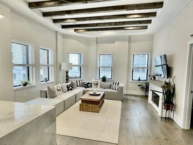 9 bedroom, Boston MA 02109 105511836