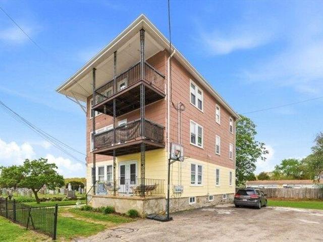 9 bedroom, Blackstone MA 01504 105559303