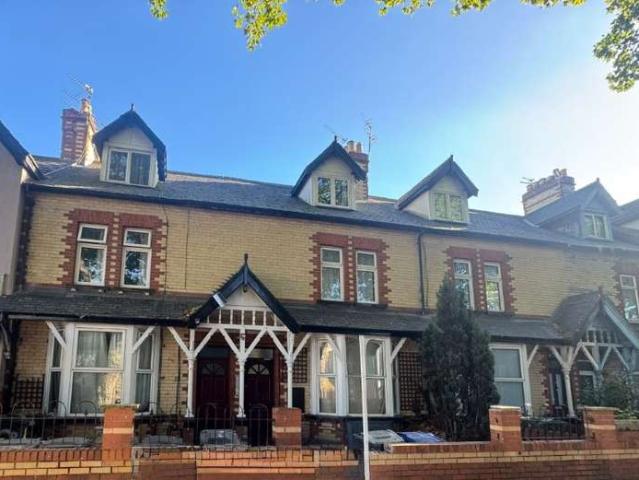9 Bedroom Block Of Apartments Flat
