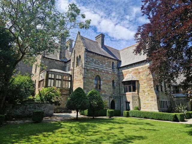9 Bedroom Detached House
