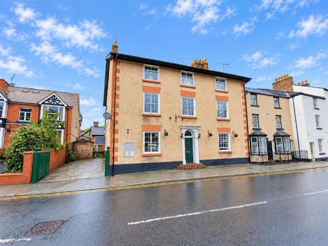 8 bedroom detached house for sale