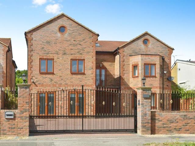 9 bedroom detached house for sale