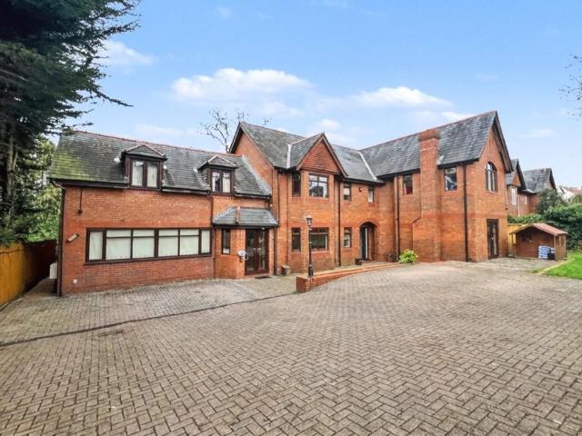 9 bedroom detached house for sale