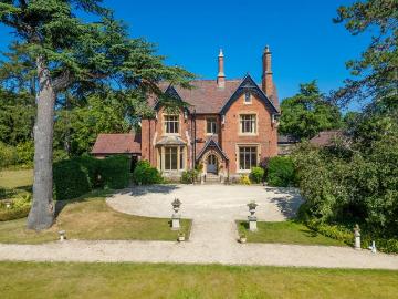 9 bedroom detached house for sale