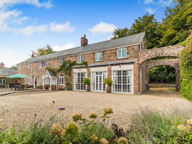 9 bedroom detached house for sale