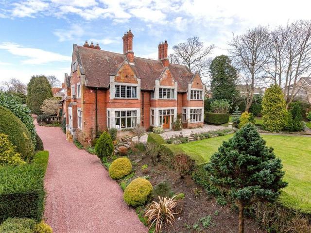 9 bedroom detached house for sale