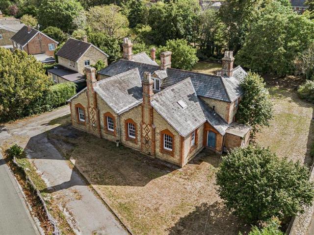9 bedroom detached house for sale