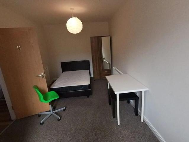 9 bedroom detached house to rent