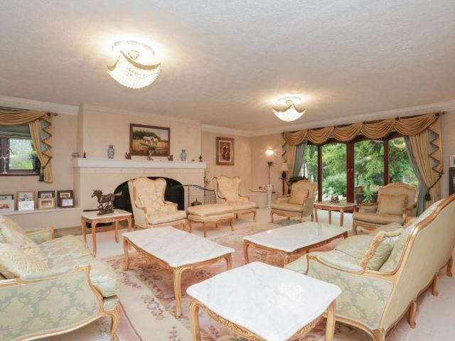 9 bedroom detached house to rent