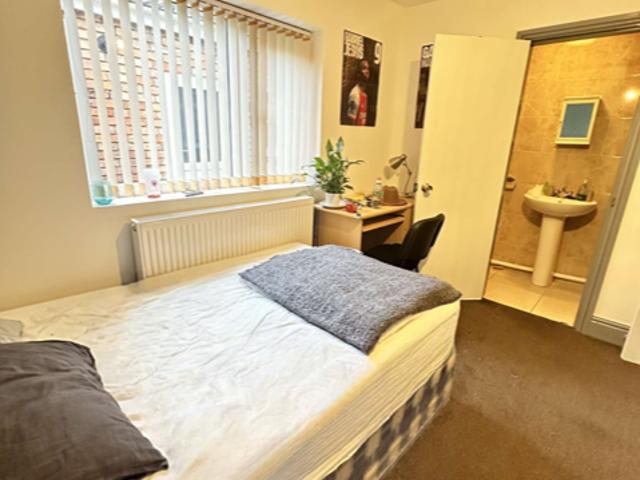 9 bedroom detached house to rent