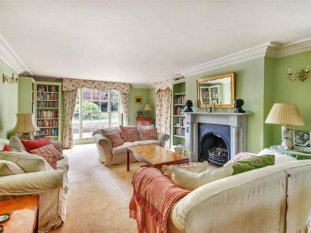 9 bedroom detached house to rent