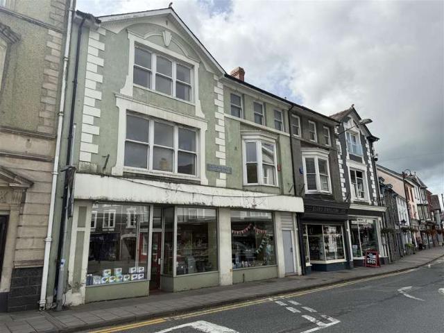 9 Bedroom Flat