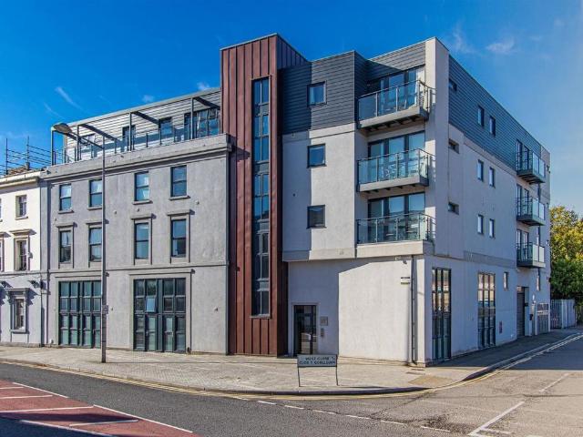 9 bedroom flat for sale