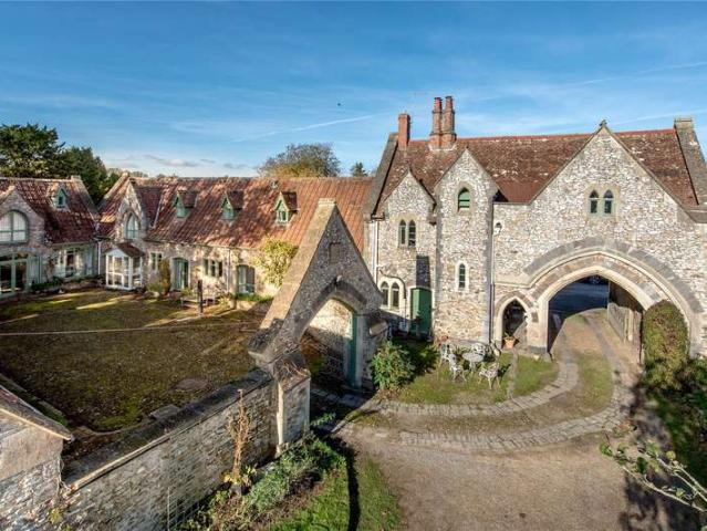 9 Bedroom House
