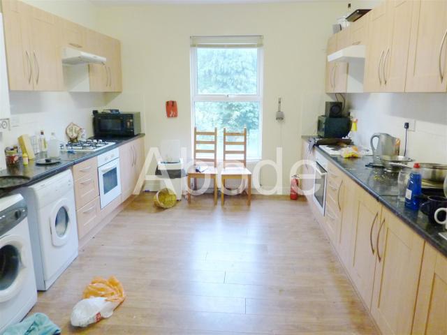 9 Bedroom House for rent at Cardigan Road, Headingley, Leeds