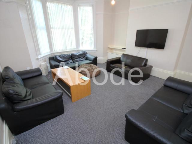 9 Bedroom House for rent at Cardigan Road, Headingley, Leeds