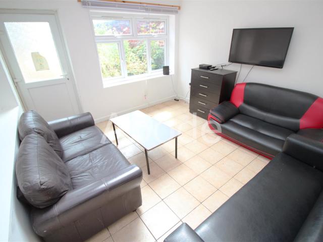 9 Bedroom House for rent at Kensington Terrace, Hyde Park, Leeds