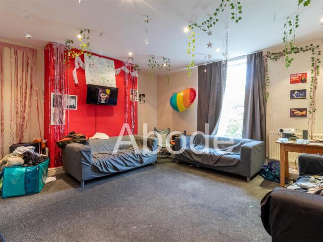 9 Bedroom House for rent at Midland Road, Hyde Park, Leeds