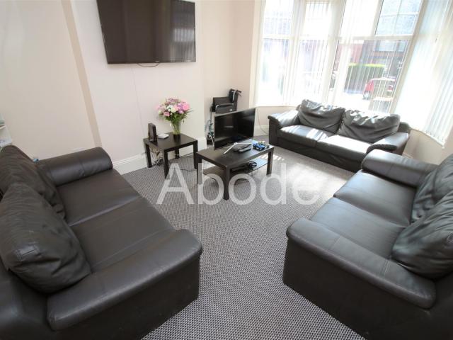 9 Bedroom House for rent at St Michaels Villas, Headingley, Leeds
