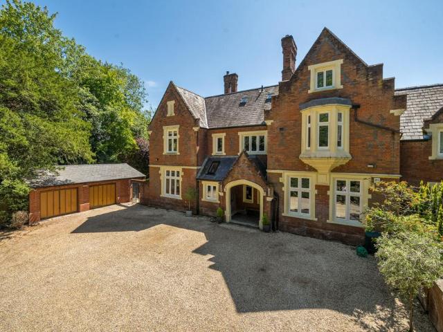 9 bedroom semi detached house for sale