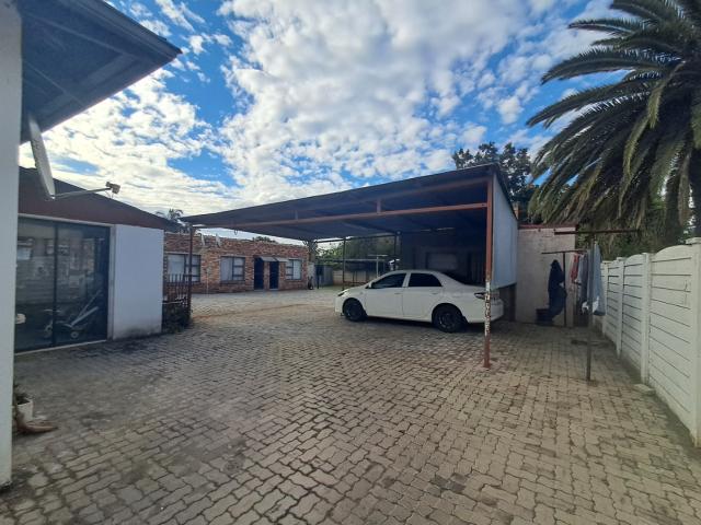 9 Bedroom House For Sale in Clayville East