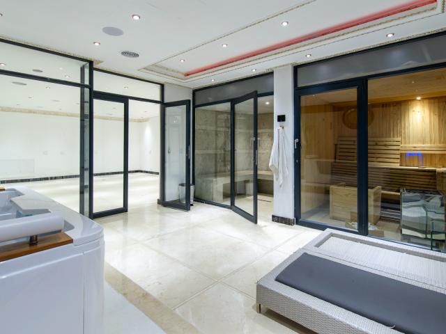 9 Bedroom House For Sale in Bryanston East