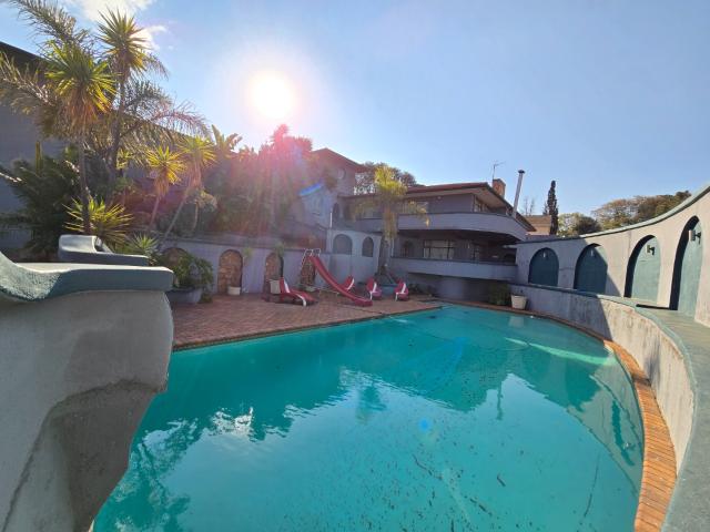 9 Bedroom House For Sale in Oakdene