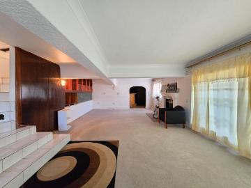 9 Bedroom House For Sale in Oakdene