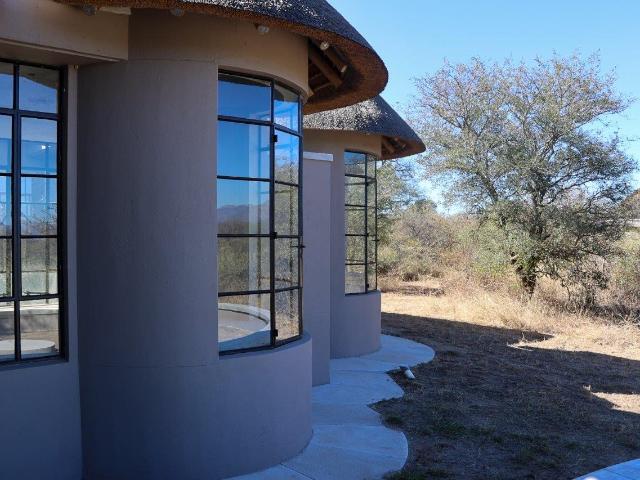 9 Bedroom House For Sale in Leadwood Big Game Estate