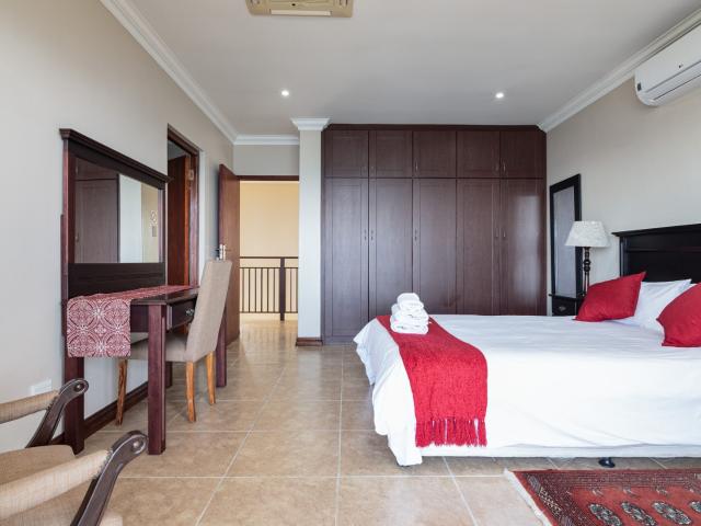 9 Bedroom House For Sale in Sheffield Beach