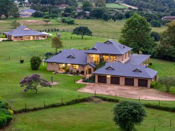 9 Bedroom House For Sale in Summerveld