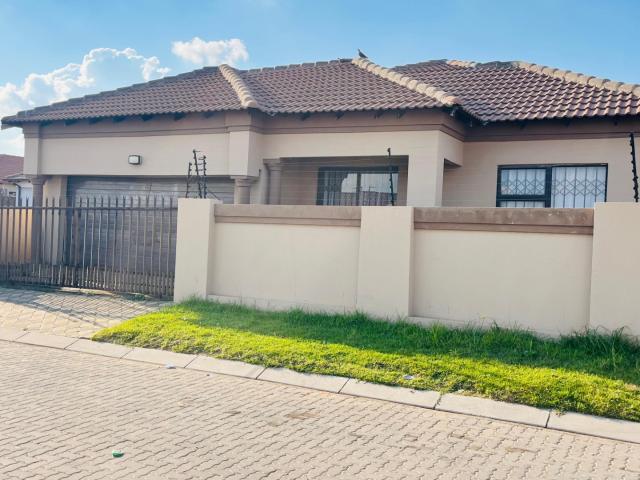 9 Bedroom House For Sale in Tasbet Park Ext 1